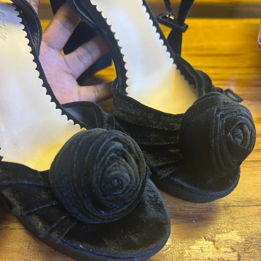 Antonio Melani Nicola Bathie Emilia Sandals 9M Black Velvet Rose Platform heels